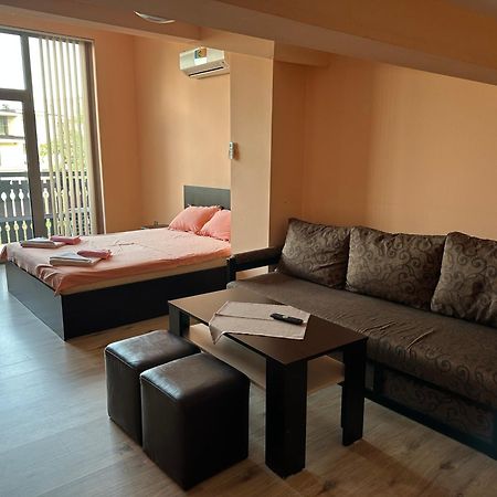 Guest House Dinevi ساباريفا بانيا المظهر الخارجي الصورة