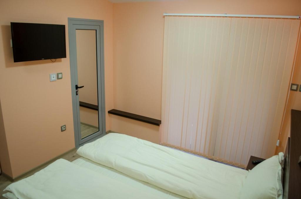 Guest House Dinevi ساباريفا بانيا المظهر الخارجي الصورة