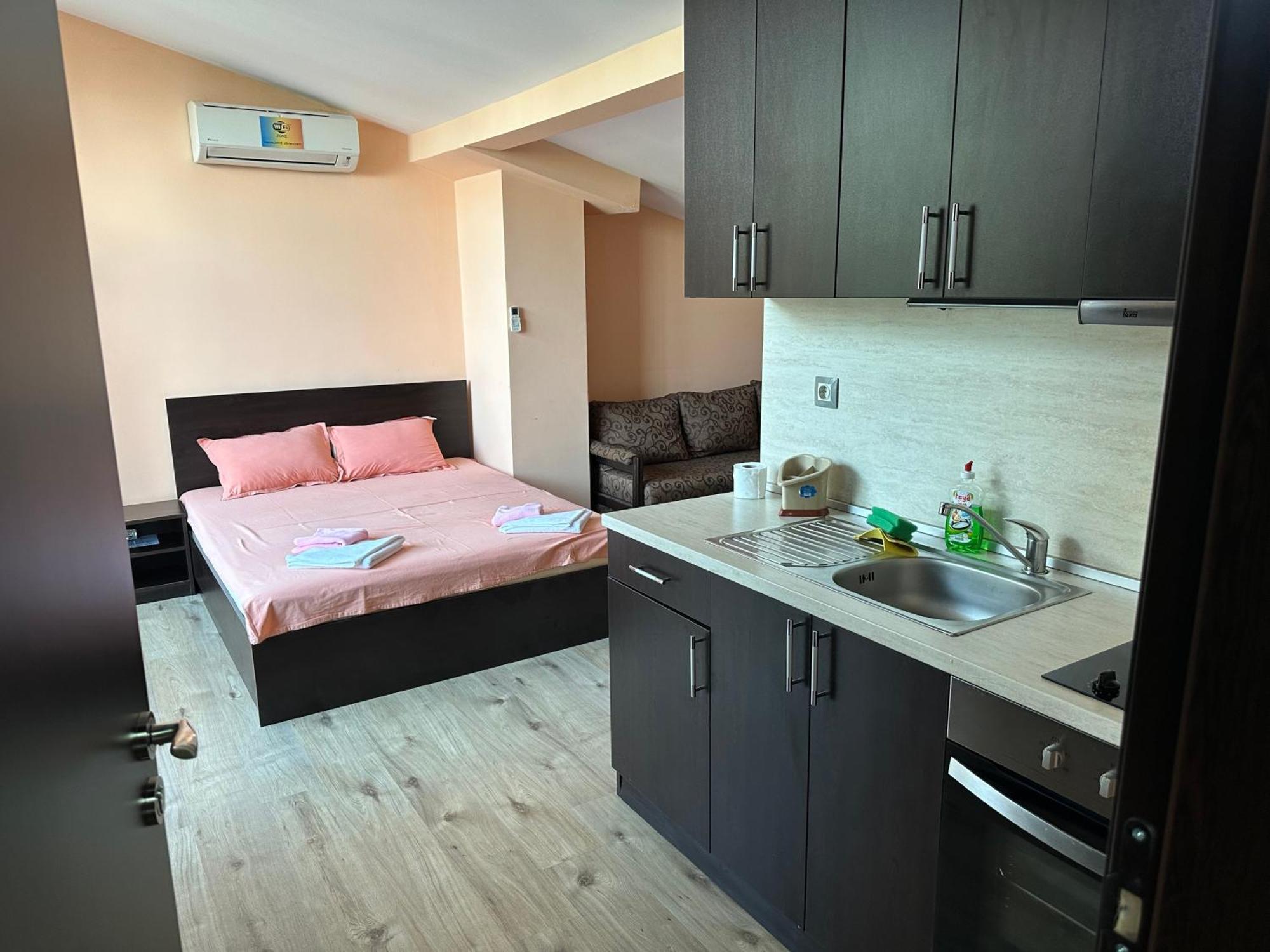 Guest House Dinevi ساباريفا بانيا المظهر الخارجي الصورة