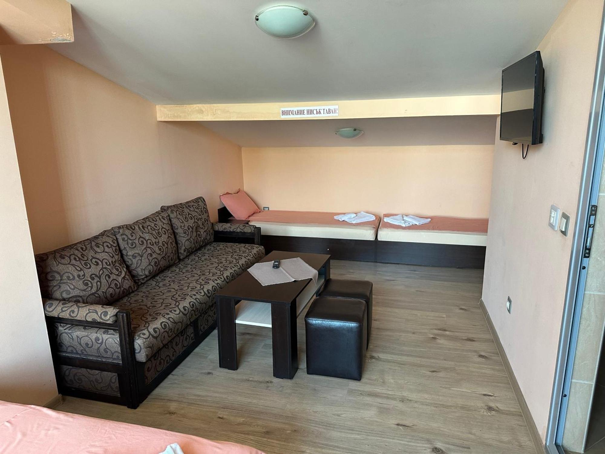 Guest House Dinevi ساباريفا بانيا المظهر الخارجي الصورة