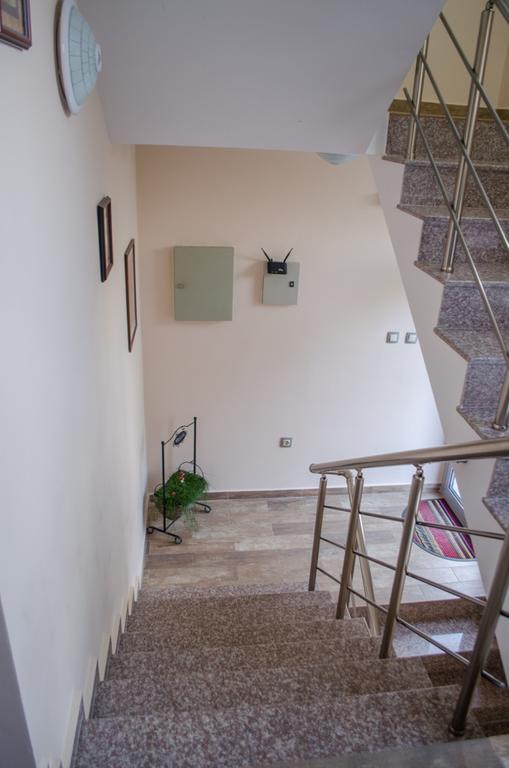 Guest House Dinevi ساباريفا بانيا المظهر الخارجي الصورة