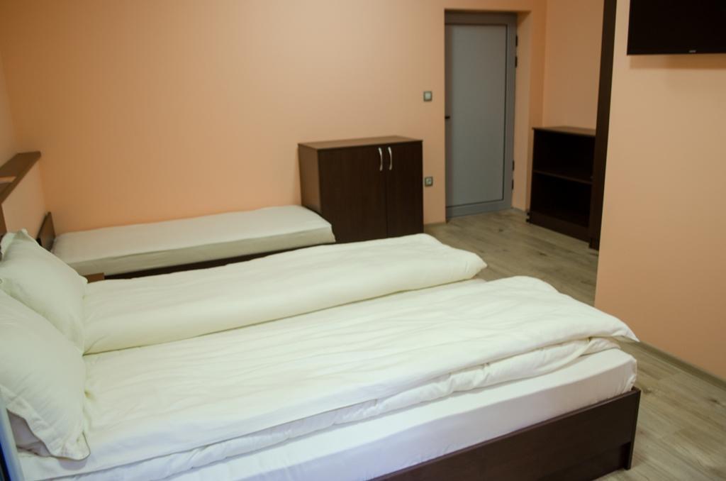 Guest House Dinevi ساباريفا بانيا المظهر الخارجي الصورة