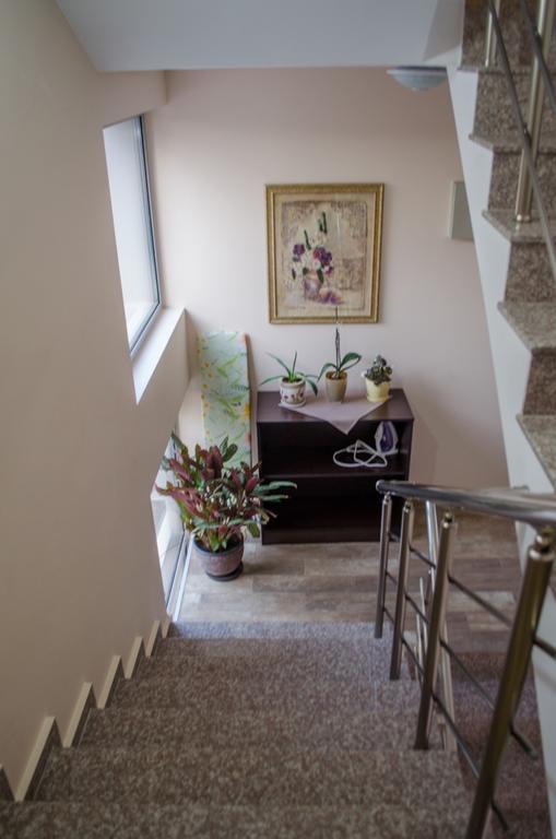 Guest House Dinevi ساباريفا بانيا المظهر الخارجي الصورة
