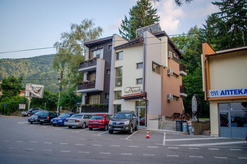Guest House Dinevi ساباريفا بانيا المظهر الخارجي الصورة