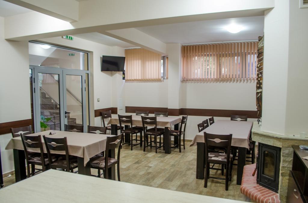 Guest House Dinevi ساباريفا بانيا المظهر الخارجي الصورة